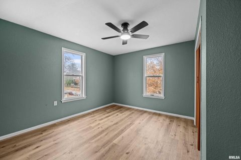 Tiny photo for 734 W 17TH Street, Davenport, IA 52804 (MLS # QC4269499)