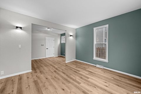 Tiny photo for 734 W 17TH Street, Davenport, IA 52804 (MLS # QC4269499)