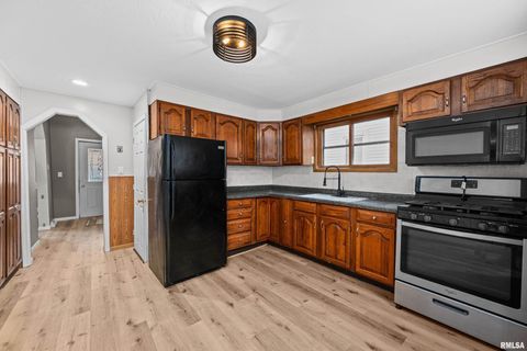 Tiny photo for 734 W 17TH Street, Davenport, IA 52804 (MLS # QC4269499)