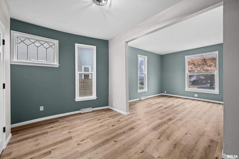 Tiny photo for 734 W 17TH Street, Davenport, IA 52804 (MLS # QC4269499)