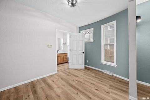 Tiny photo for 734 W 17TH Street, Davenport, IA 52804 (MLS # QC4269499)