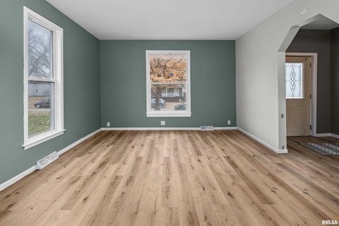 Tiny photo for 734 W 17TH Street, Davenport, IA 52804 (MLS # QC4269499)