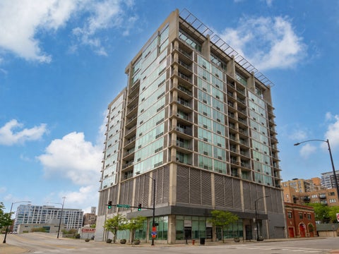 Photo of 700 W Van Buren Street #1401, Chicago, IL 60607 (MLS # 12719719)