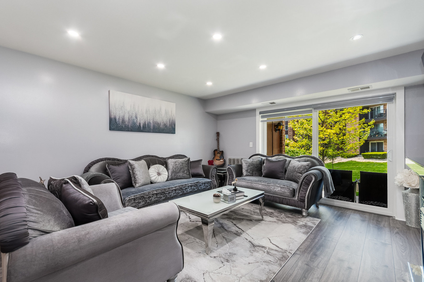 502 W Huntington Commons Road 136