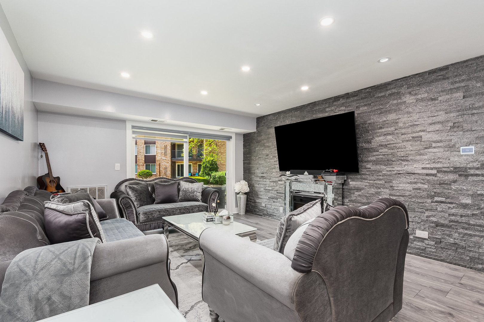 502 W Huntington Commons Road 136