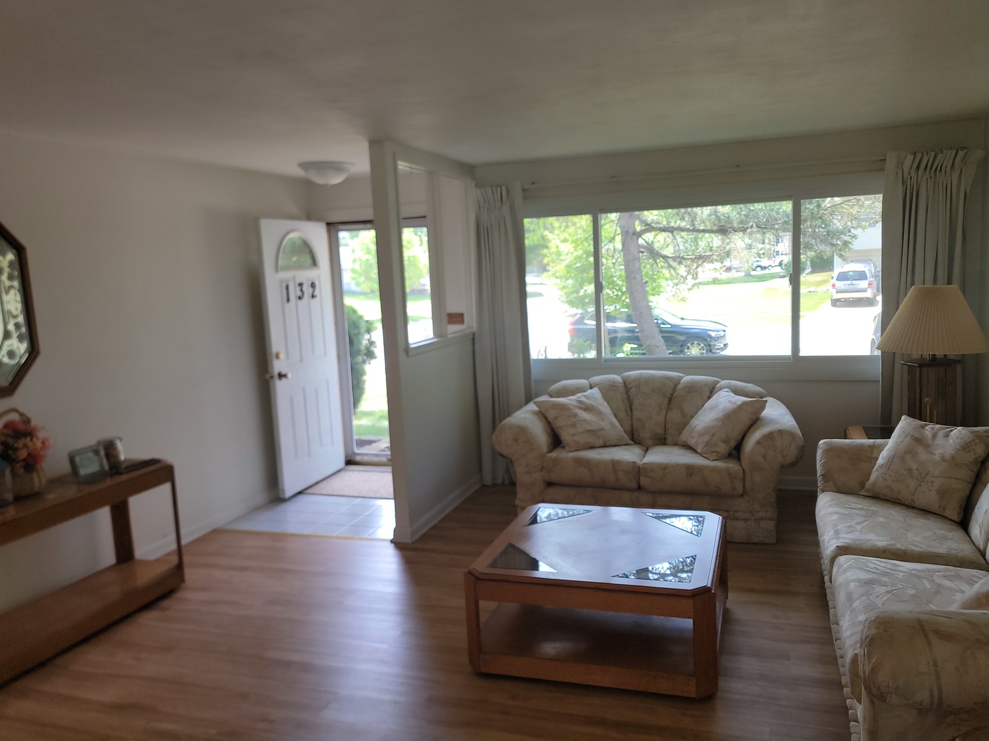132 W Hartford Drive
