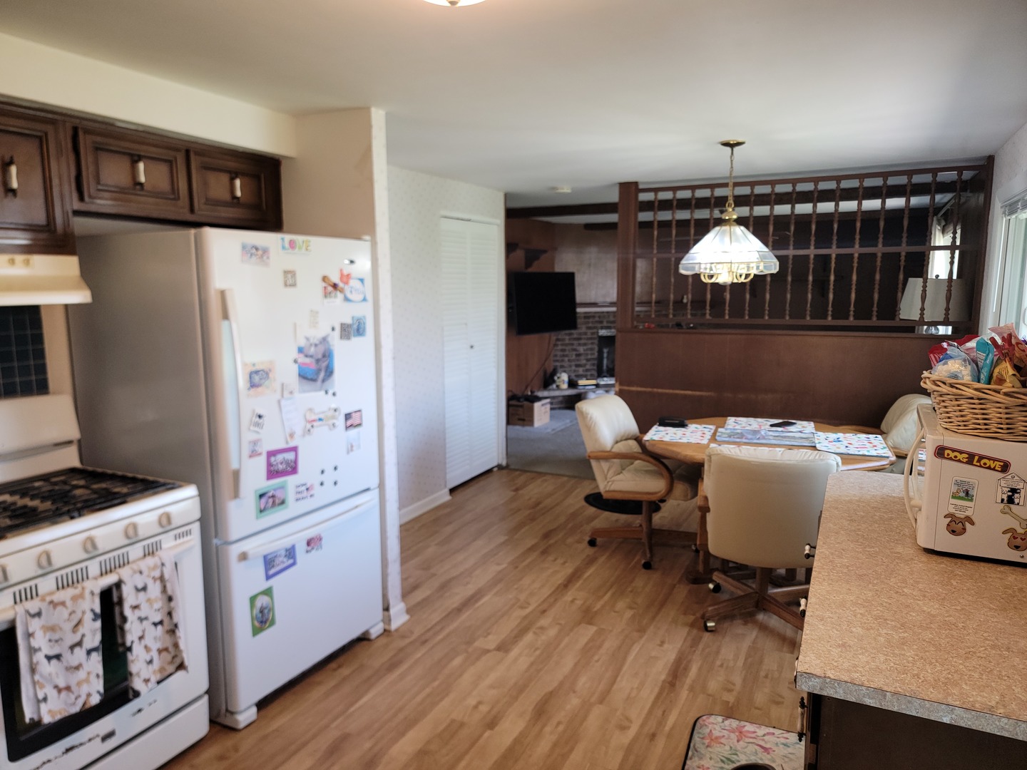 132 W Hartford Drive