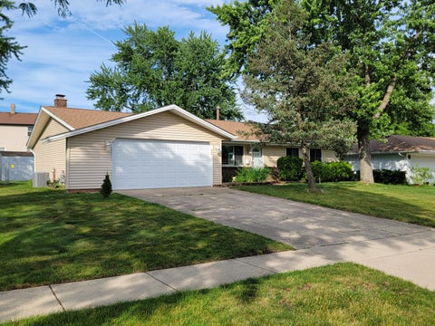 Photo of 132 W Hartford Drive, Schaumburg, IL 60193 (MLS # 12670520)