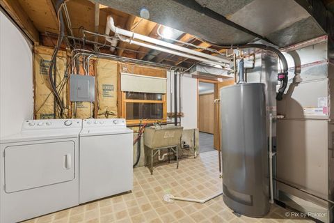 Tiny photo for 1842 Country Knoll Lane, Elgin, IL 60123 (MLS # 12498049)