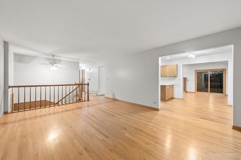 Tiny photo for 1842 Country Knoll Lane, Elgin, IL 60123 (MLS # 12498049)