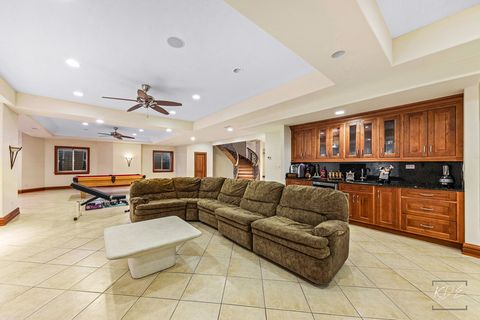 Tiny photo for 904 S Edgewood Lane, Mount Prospect, IL 60056 (MLS # 12588970)