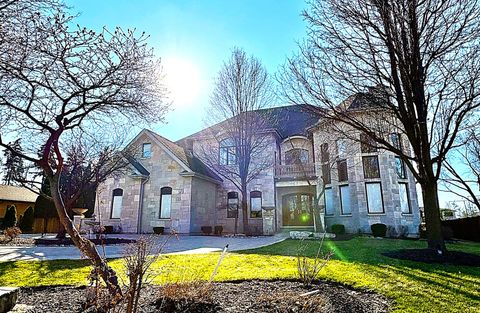 Tiny photo for 904 S Edgewood Lane, Mount Prospect, IL 60056 (MLS # 12588970)