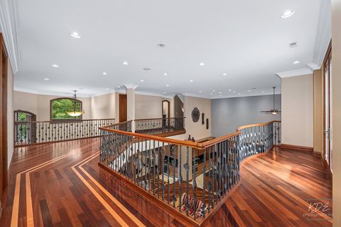 Tiny photo for 904 S Edgewood Lane, Mount Prospect, IL 60056 (MLS # 12588970)