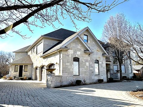 Tiny photo for 904 S Edgewood Lane, Mount Prospect, IL 60056 (MLS # 12588970)