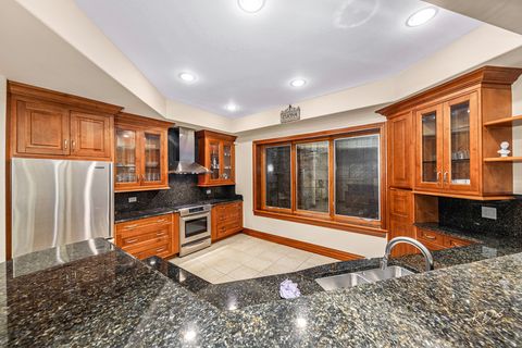 Tiny photo for 904 S Edgewood Lane, Mount Prospect, IL 60056 (MLS # 12588970)