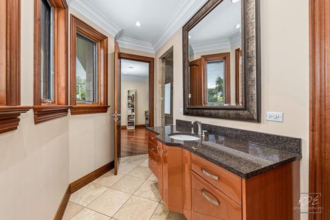 Tiny photo for 904 S Edgewood Lane, Mount Prospect, IL 60056 (MLS # 12588970)