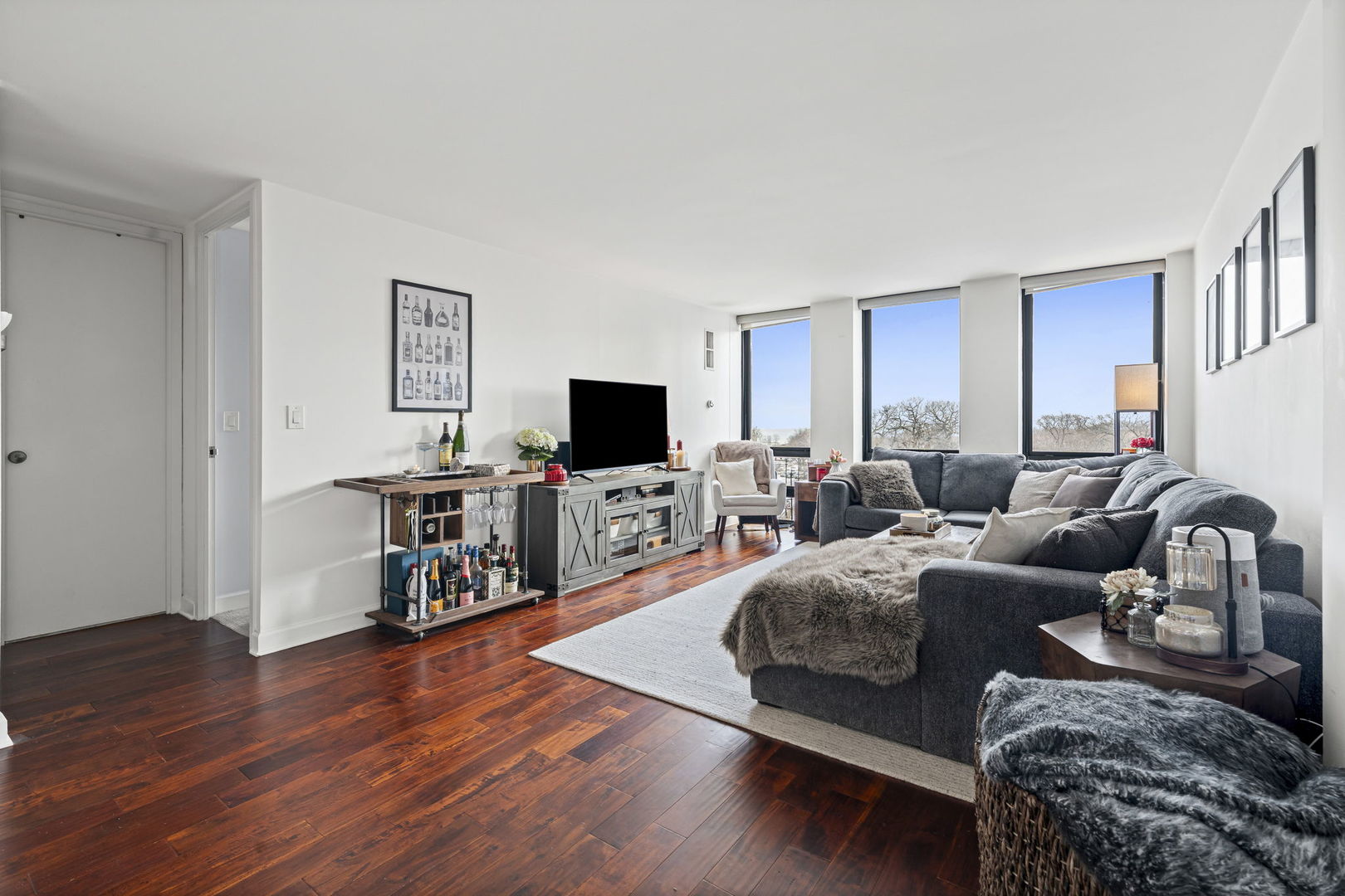 1660 N La Salle Drive 609