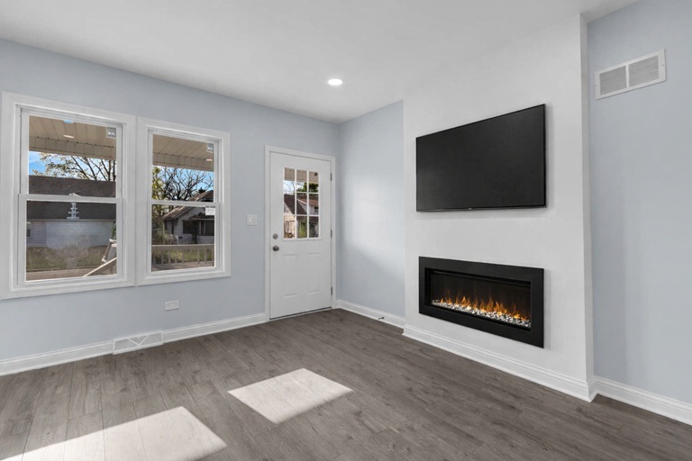 15313 Marshfield Avenue