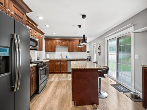 Tiny photo for 1603 Roder Court, Streamwood, IL 60107 (MLS # 12709833)