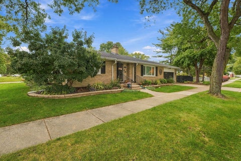 Photo of 237 W JACKSON Street, Elmhurst, IL 60126 (MLS # 12787931)