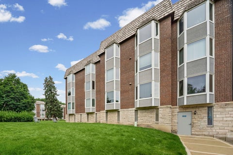 Tiny photo for 2400 Archbury Drive #2E, Park Ridge, IL 60068 (MLS # 12690416)