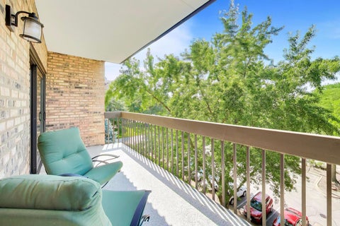 Tiny photo for 3860 Mission Hills Road #416, Northbrook, IL 60062 (MLS # 12697869)