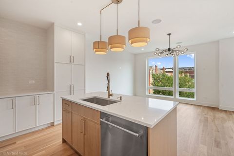 Tiny photo for 1635 W 21st Place #2, Chicago, IL 60608 (MLS # 12509431)