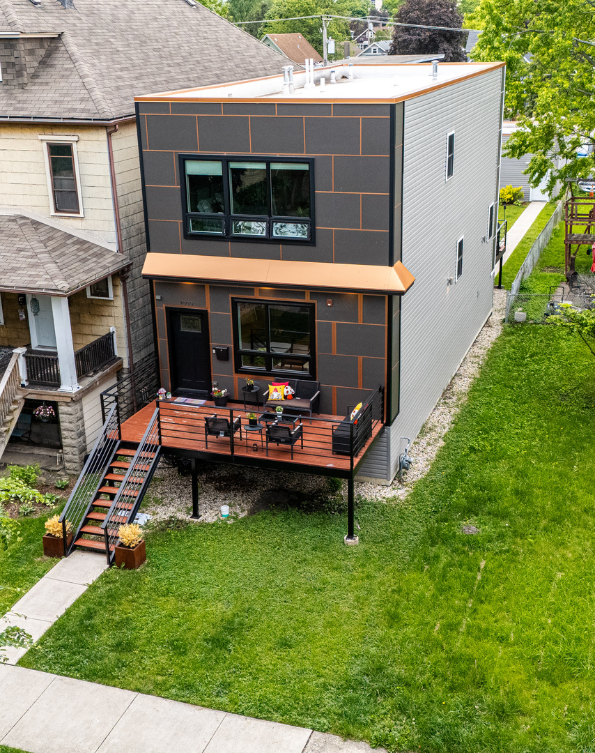 1009 LATHROP Avenue