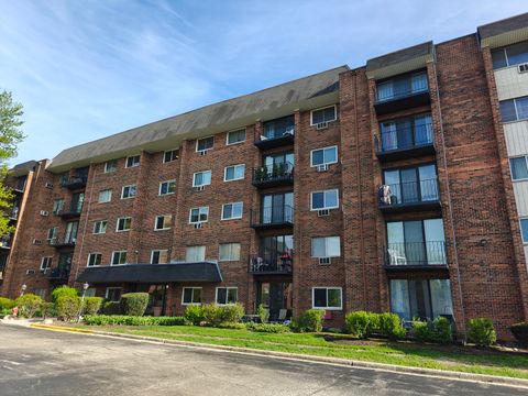 Tiny photo for 4721 Saint Joseph Creek Road #5F, Lisle, IL 60532 (MLS # 12624744)