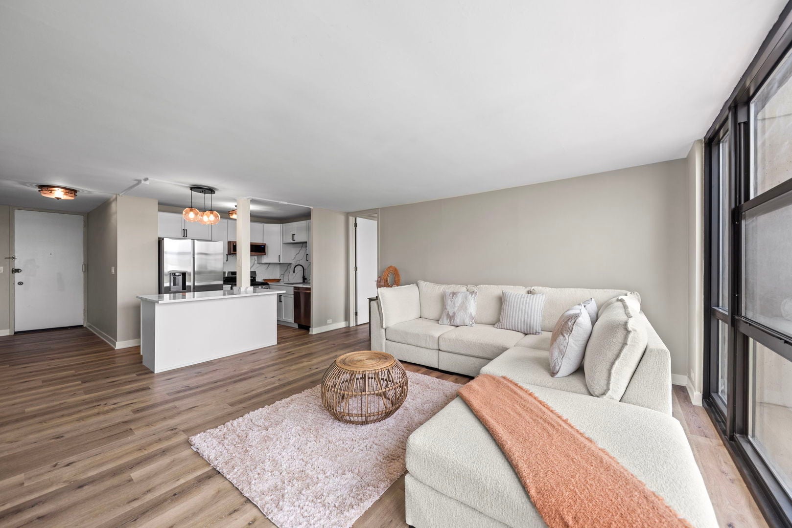2901 S Michigan Avenue 808-809