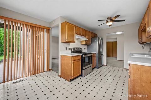 Tiny photo for 917 Golf Course Road #2, Crystal Lake, IL 60014 (MLS # 12678577)