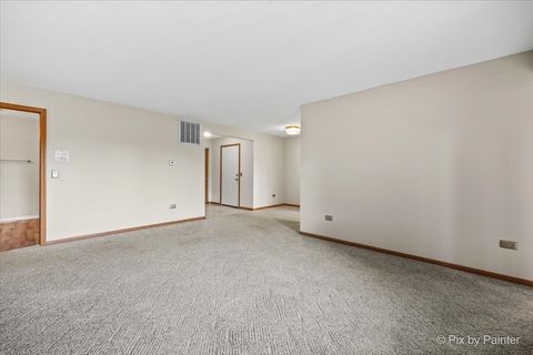 Tiny photo for 917 Golf Course Road #2, Crystal Lake, IL 60014 (MLS # 12678577)