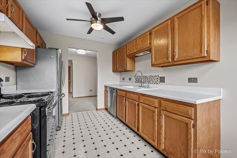 Tiny photo for 917 Golf Course Road #2, Crystal Lake, IL 60014 (MLS # 12678577)
