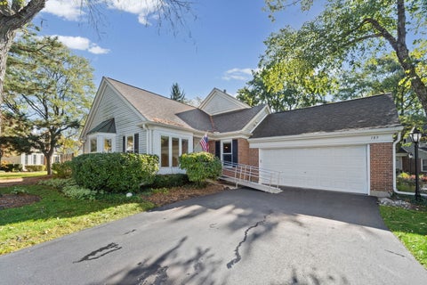Photo of 189 Country Club Drive, Prospect Heights, IL 60070 (MLS # 12790758)