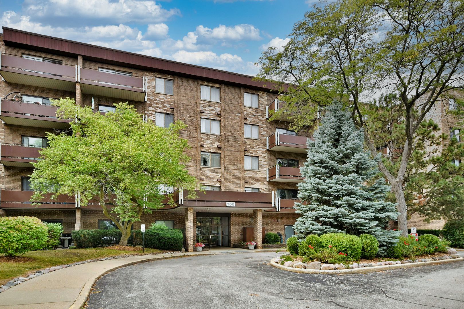 View Elk Grove Village, IL 60007 condo