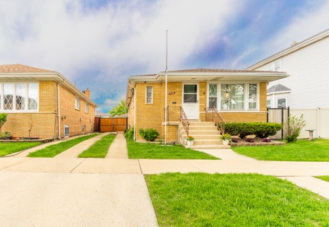 Tiny photo for 5332 S Meade Avenue, Chicago, IL 60638 (MLS # 12635138)