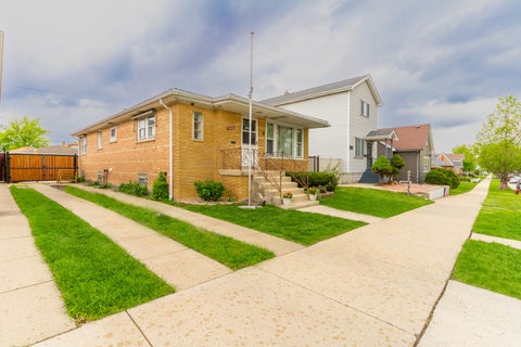 Tiny photo for 5332 S Meade Avenue, Chicago, IL 60638 (MLS # 12635138)