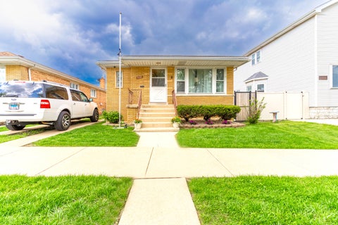 Tiny photo for 5332 S Meade Avenue, Chicago, IL 60638 (MLS # 12635138)