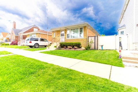 Tiny photo for 5332 S Meade Avenue, Chicago, IL 60638 (MLS # 12635138)