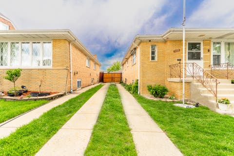Tiny photo for 5332 S Meade Avenue, Chicago, IL 60638 (MLS # 12635138)