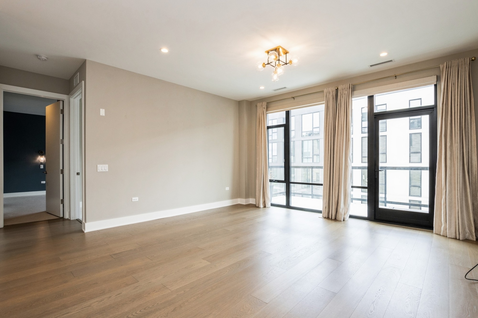 1701 W Webster Avenue 611
