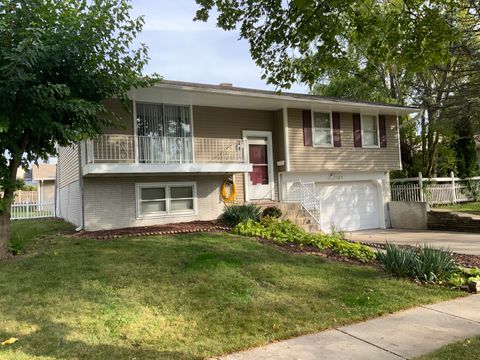 Tiny photo for 665 Thornwood Drive, Buffalo Grove, IL 60089 (MLS # 12533718)