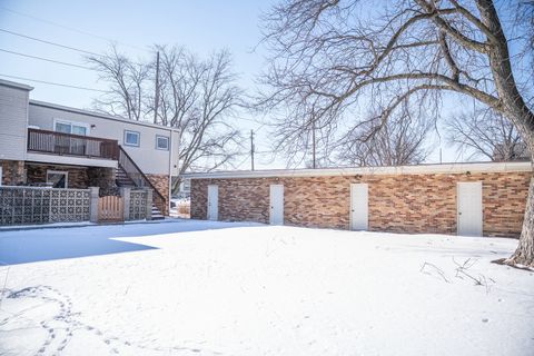 Tiny photo for 2204 E Lincoln Street #13, Bloomington, IL 61701 (MLS # 12519995)