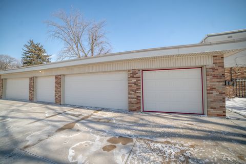 Tiny photo for 2204 E Lincoln Street #13, Bloomington, IL 61701 (MLS # 12519995)