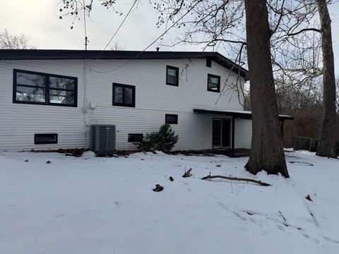 Tiny photo for 2452 W Florian Court, Decatur, IL 62526 (MLS # 12535844)