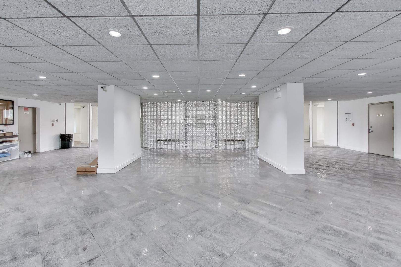 1301 N Western Avenue 325