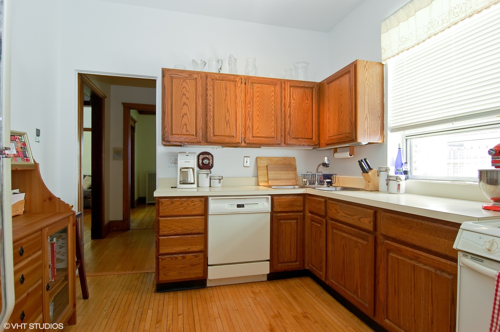 625 W Barry Avenue 3A