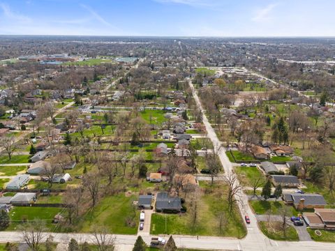 Tiny photo for 5905 Lee Avenue, Downers Grove, IL 60516 (MLS # 12595465)