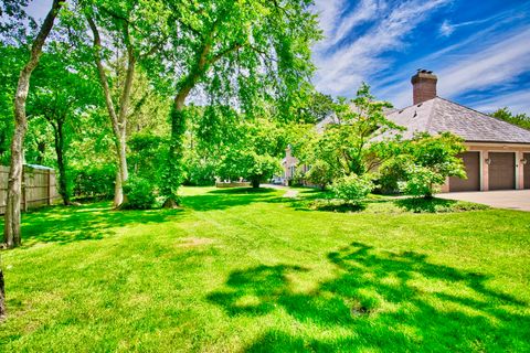 Tiny photo for 560 Jacqulyn Lane, Lake Forest, IL 60045 (MLS # 12619952)