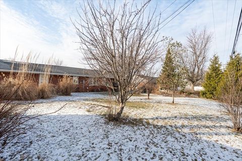 Tiny photo for 226 Fairway Drive, Bloomington, IL 61701 (MLS # 12546885)